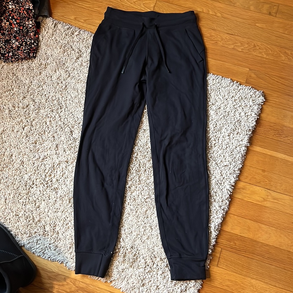 Lulelemon joggers unknown style size 4